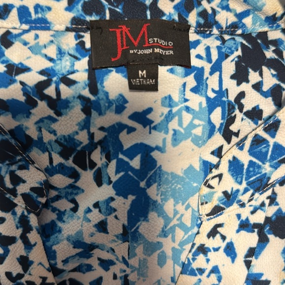 Super cute top that is very versatile. - Picture 3 of 4